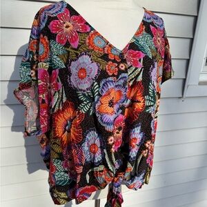 Torrid floral tie front blouse NWT plus size